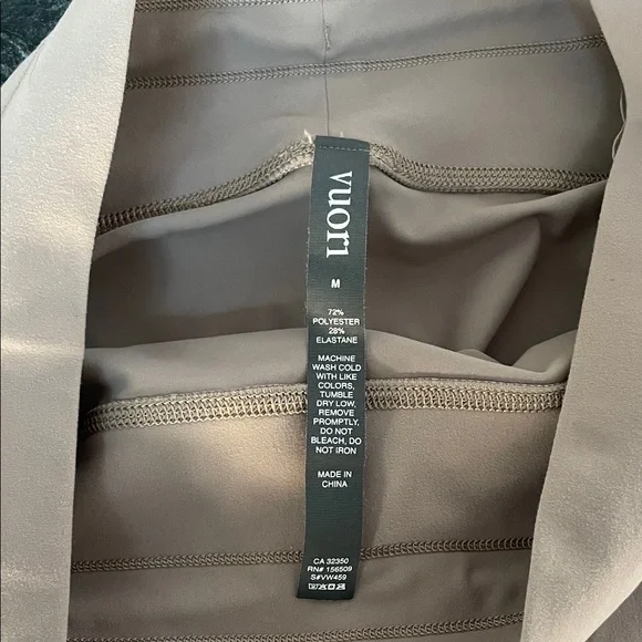 NWT Vuori Daily Sport Leggings in Graphite - Picture 2 of 9